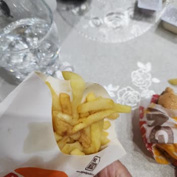 Burger King Hamburgerleri Ve Patatesleri Ezilmiş Halde Teslim Edildi.