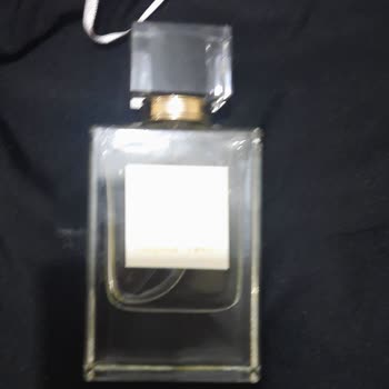 Essay (By Esra Ezmeci) Kalıcılığı Düşük Parfüm Hayal Kırıklığı Yarattı