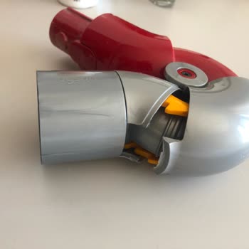 Dyson Mobilya Altı Temizleme Aparatı Kırılması