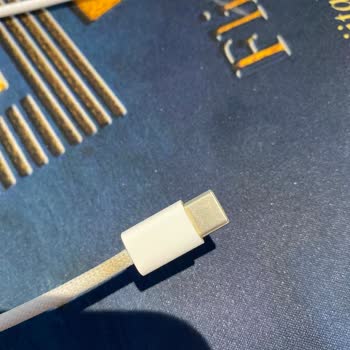 Apple İPhone 15 Şarjda İken Şarj Soketi Ve Şarj Aleti Yandı