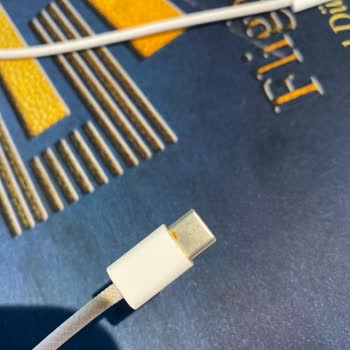 Apple İPhone 15 Şarjda İken Şarj Soketi Ve Şarj Aleti Yandı