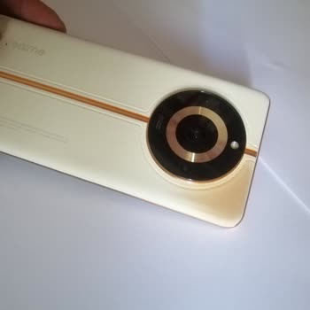 Realme 11 Pro+ Arka Kapak Deformasyonu