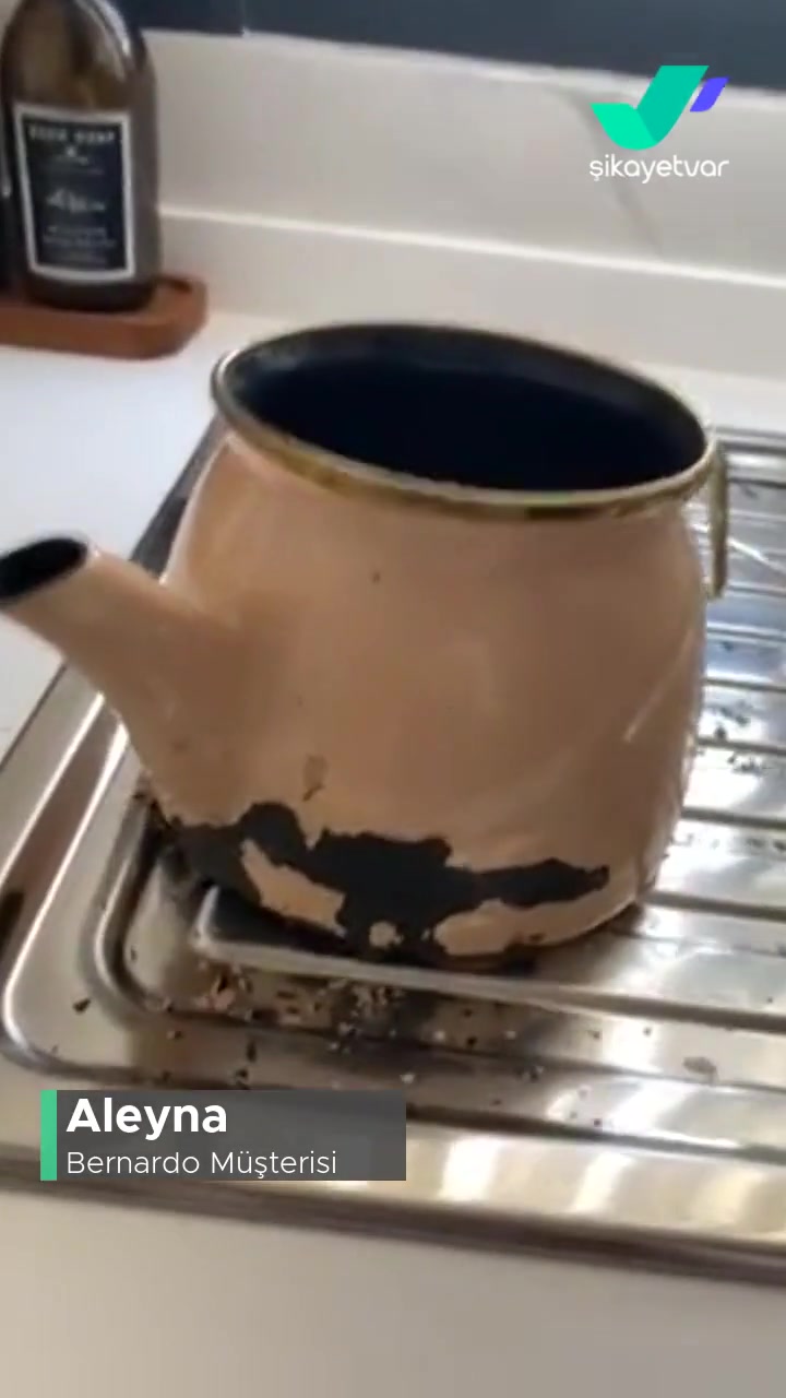 Bernardo Emaye Çaydanlığın Boyası Tamamen Çatladı videonun kapak resmi