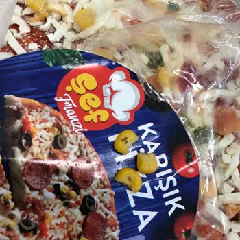 Şok Marketler Dondurulmuş Pizzada Böcek Şoku!