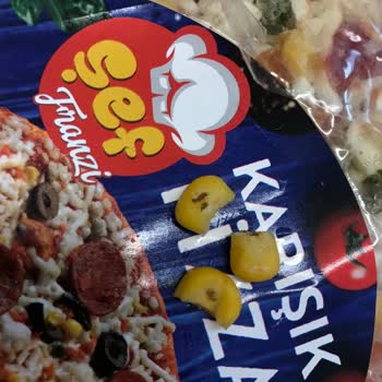Şok Marketler Dondurulmuş Pizzada Böcek Şoku!