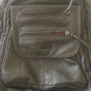 ÇÇS Çanta Ccs Marka Bayan Deri Sırt Çantasında Soyulma Oldu Satıcı Değiştirmiyor