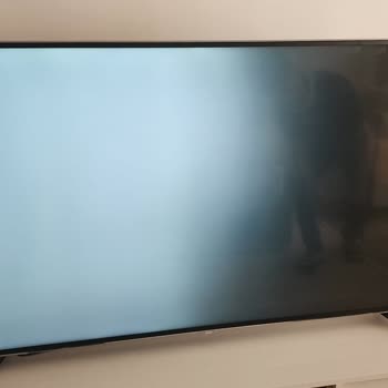 Vestel Yetkili Servis Onarım Esnasında TV'ye Birden Fazla Hasar Verdi