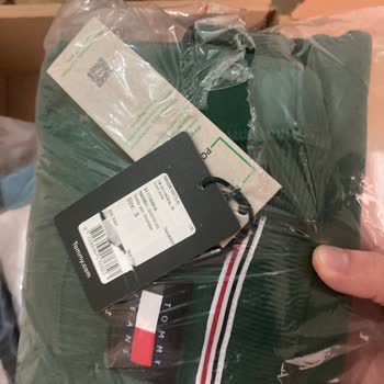 Tommy Hilfiger  Etiketi Yırtık, Özensiz Ambalajlı, Kusurlu Ürün Gönderiyor!