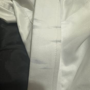 Lumberjack Montun Gömlek Yakalarına Ve Giysilere Renk Vermesi