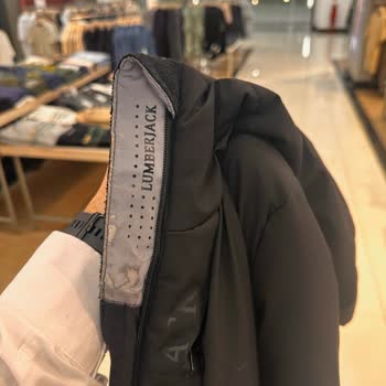 Lumberjack Montun Gömlek Yakalarına Ve Giysilere Renk Vermesi