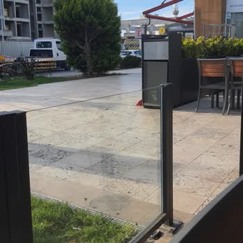 Eltes McDonald's Çocuklar Tarafından Rahatsız Edilme Problemi