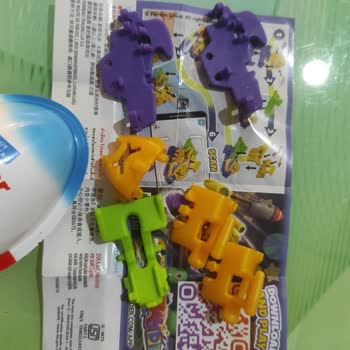 Kinder Joy Oyuncak Da Parçalar Aynı Ve Eksik