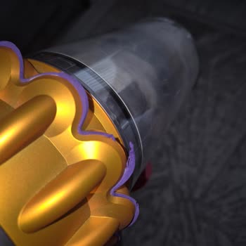 Dyson Mor Başlık Kısımlarında Deformasyon