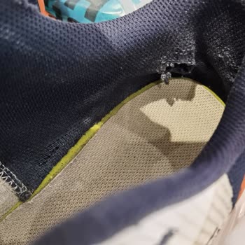 Nike Air Max Alpha Trainer 5, 6. Ayda Yırtıldı