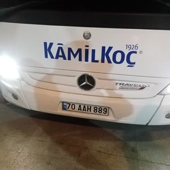 Kamil Koç Duran Bir Arabadan Daha Hızlı Ve Kaldırım Şoförü