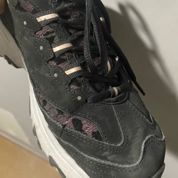 Skechers Ürün Deformasyonu Ürünün Arkasında Asla Durmuyor