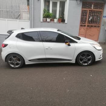 Renault Park Halindeyken Lambalar Kendi Kendine Yanıp Sönüyor