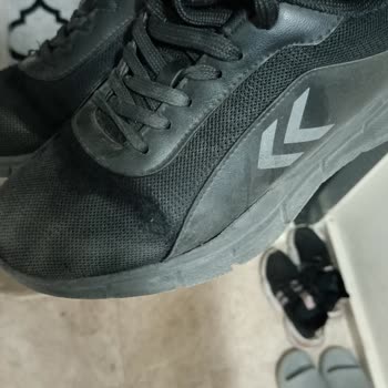Hummel Marka Ayakkabı Bir Ayda Deforme Oldu