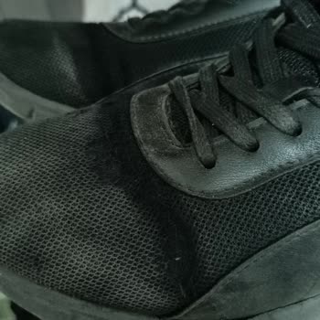 Hummel Marka Ayakkabı Bir Ayda Deforme Oldu