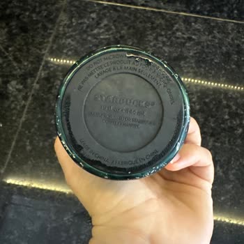 Starbucks Termos Dış Kısmı Soyuldu