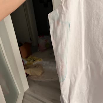 Mavi'nin Poşeti Beyaz Pantolonumu Boyadı