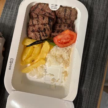 Günaydın Restaurant Porsiyonları Küçültülmüş Günaydın Köfte Ve Döner