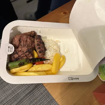 Günaydın Restaurant Porsiyonları Küçültülmüş Günaydın Köfte Ve Döner