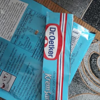 Dr. Oetker Krem Şanti Poşetinden Sinek Çıktı!