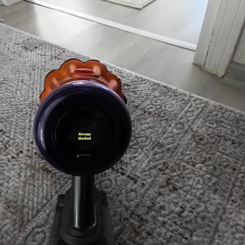 Dyson V12 Devamlı Temizlik Uyarısı Veriyor