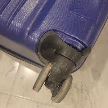 A Jet Yanlış Bilet Verdi! Bagajımı Unuttu Ve Valizimi Parçaladı!