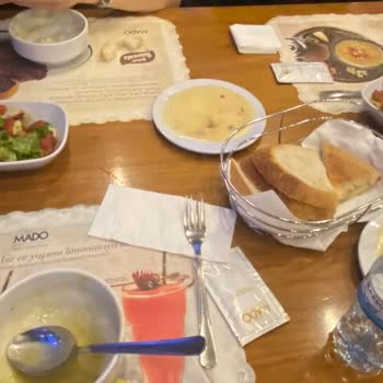 İnegöl Avm Mado Hizmet Ve Sunum Yemekler Pişmemiş