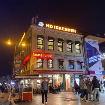 HD İskender Restaurant Garson Ve Gereksiz Sözleri