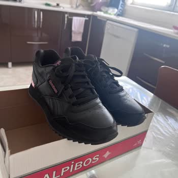 Bütçemi Zorlayıp Reebok Aldım Pişman Oldum.