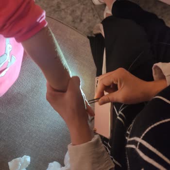 Pine Beach Belek Masaların Üstündeki Kaktüs Çocuklara Zarar Veriyor!