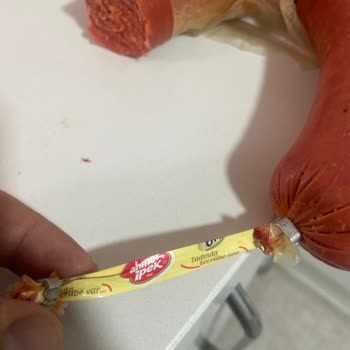 Ahmet İpek Sucuklarının İçinden Kıkırdak Çıktı Ve Tadı Çok Kötü.