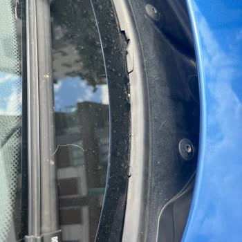 BMW Ön Cam Fitil Parçalanması