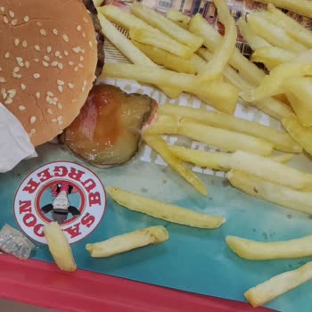 Saloon Burger Şikayetim Soğuk Bayat Hizmet Sıfır