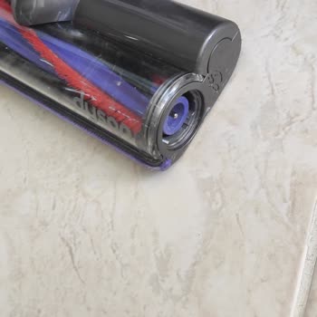 Dyson Süpürge Başlığının Kendiliğinden Düşen Parçası