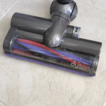 Dyson Süpürge Başlığının Kendiliğinden Düşen Parçası
