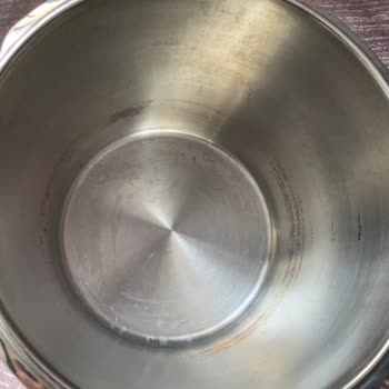 Emc Bilişim Fissler Düdüklü Tencerede Lekeler Oluştu