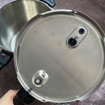 Emc Bilişim Fissler Düdüklü Tencerede Lekeler Oluştu