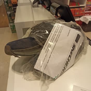 Skechers Müşteri Önemsemiyor 4 Aylık Ayakkabı Parçalandı