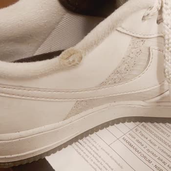 Barçın'dan Alınan Nike Markalı Ayakkabıların Astarının Patlaması