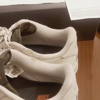 Barçın'dan Alınan Nike Markalı Ayakkabıların Astarının Patlaması