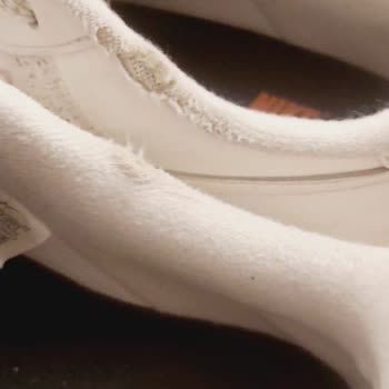 Barçın'dan Alınan Nike Markalı Ayakkabıların Astarının Patlaması