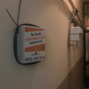 TurkNet İzinsiz Kablo Çirkinliği