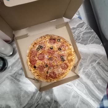 Domino's Pizza Orta Boy Yerine Küçük Boy