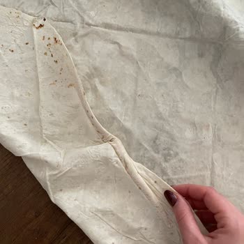 Panery El Açması Yufkasının İçinden Saç Çıktı