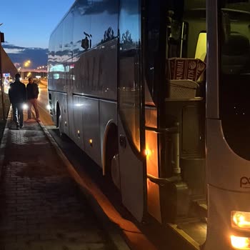 Pamukkale Turizm Araç Yolda Kaldı Ve Başka Bir Firma Aracı Geldi!