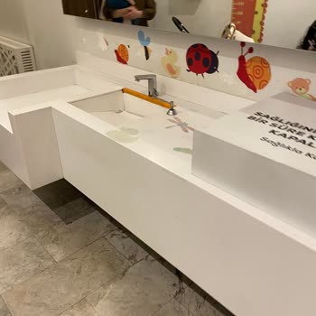 Sur Yapı Marka AVM Bebek Bakım Odasındaki Hijyen Sorunu